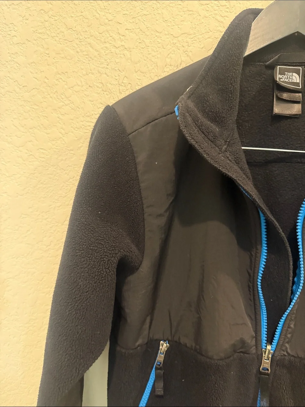 The North Face Black Fleece Jacket with Bright Blue Zipper and Logo L 14/16 - Picture 8 of 10